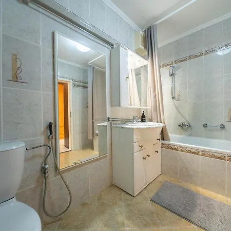 アパート Panorama Danube View 3br Balcony Garage Ac *