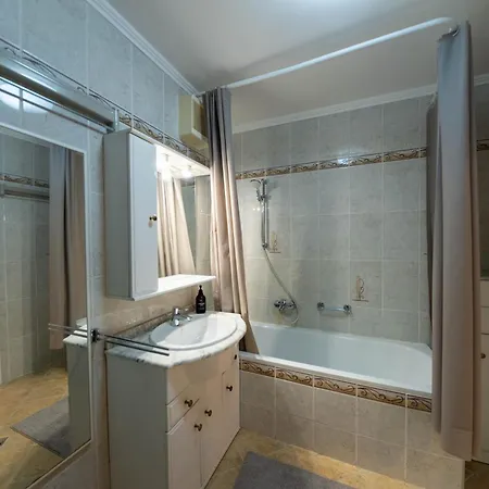 Panorama Danube View 3br Balcony Garage Ac